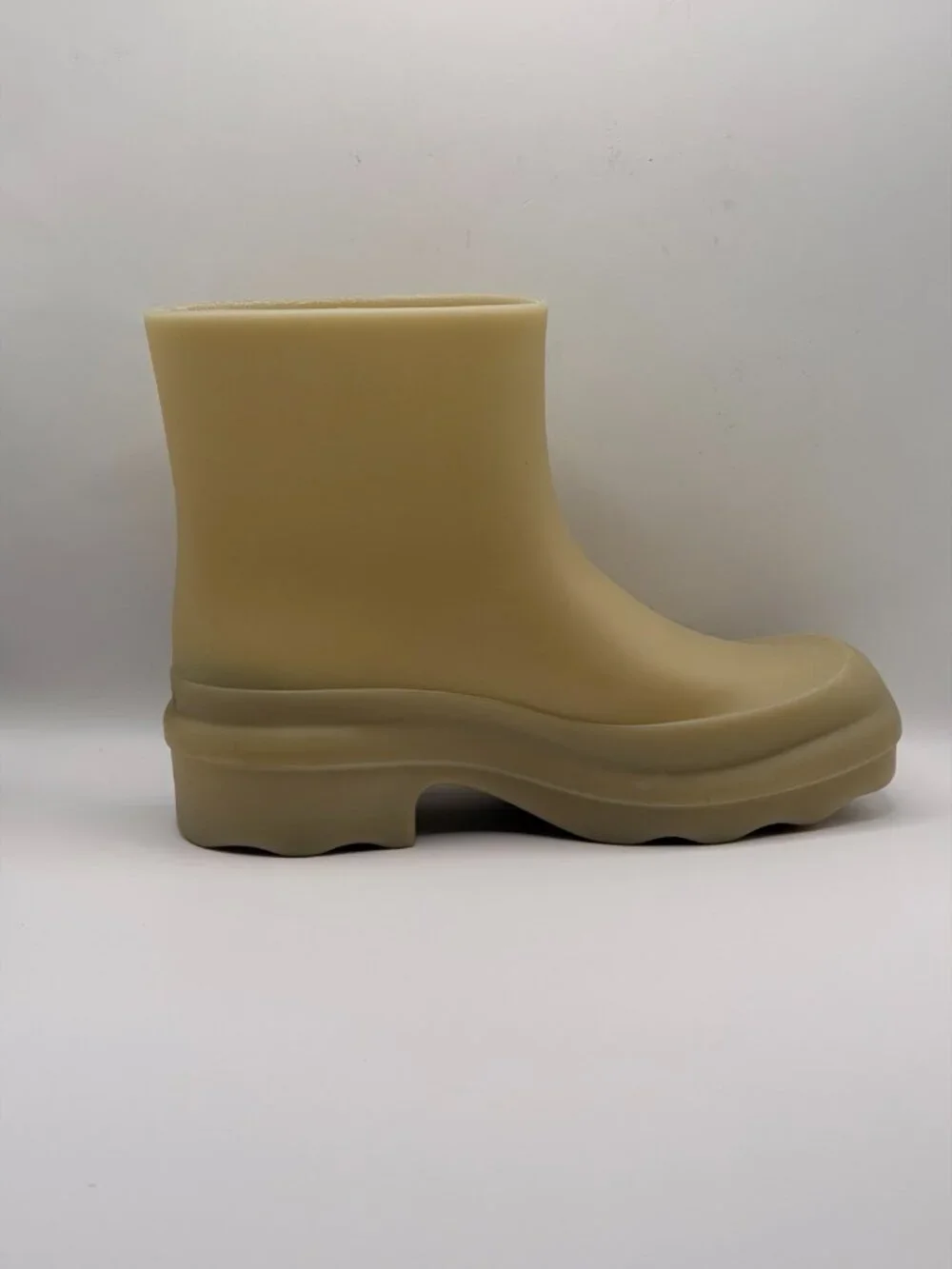 Vince women nia